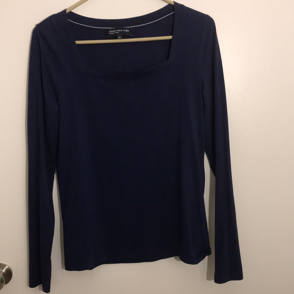 Jones New York Signature women’s tip. Size M. Long sleeves. Navy blue.